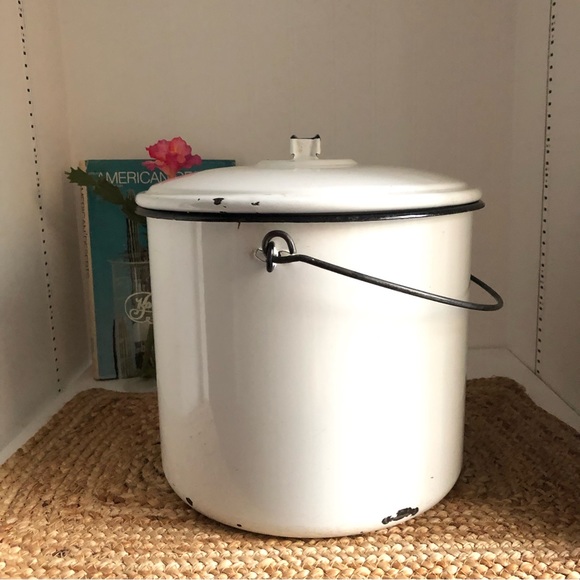 Vintage > Farmhouse White Enamel Stock Pot 8 qt - Picture 4 of 11